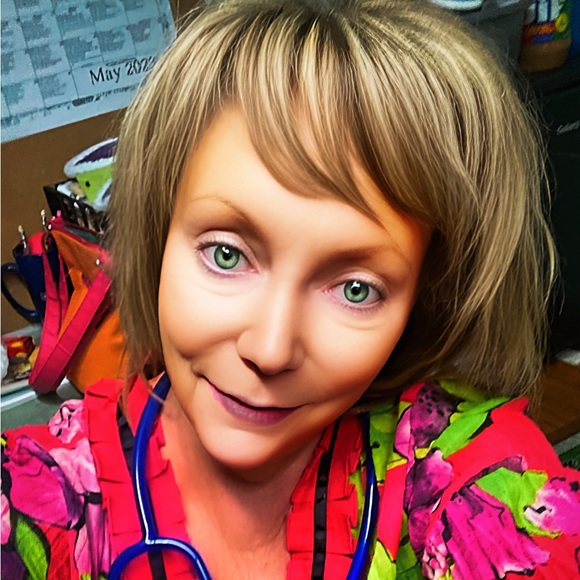 Meet your Posher, Sally - Picture 2 of 3